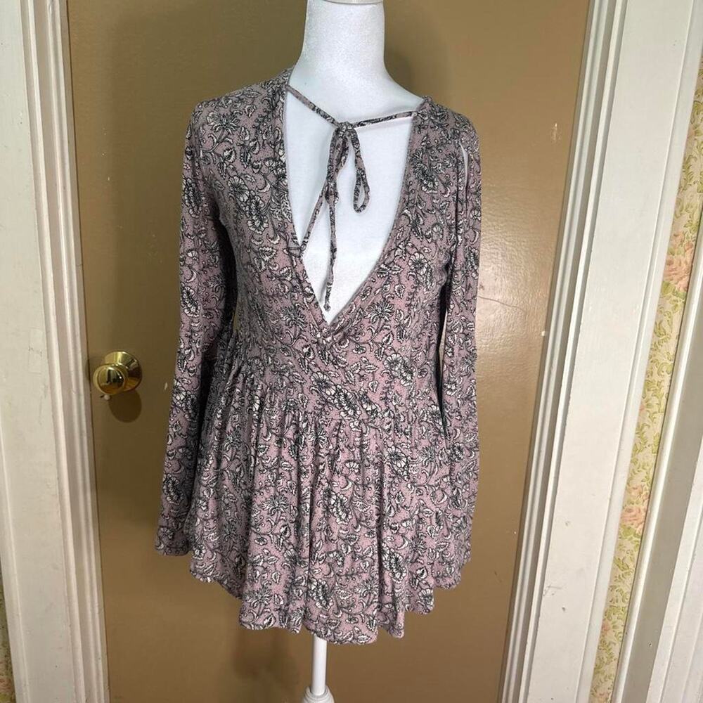 Gray and pink paisley print